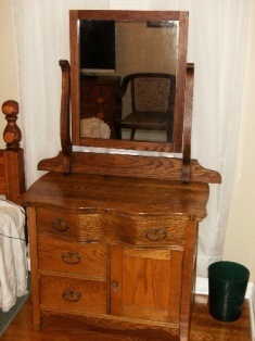 Dry sink mirror